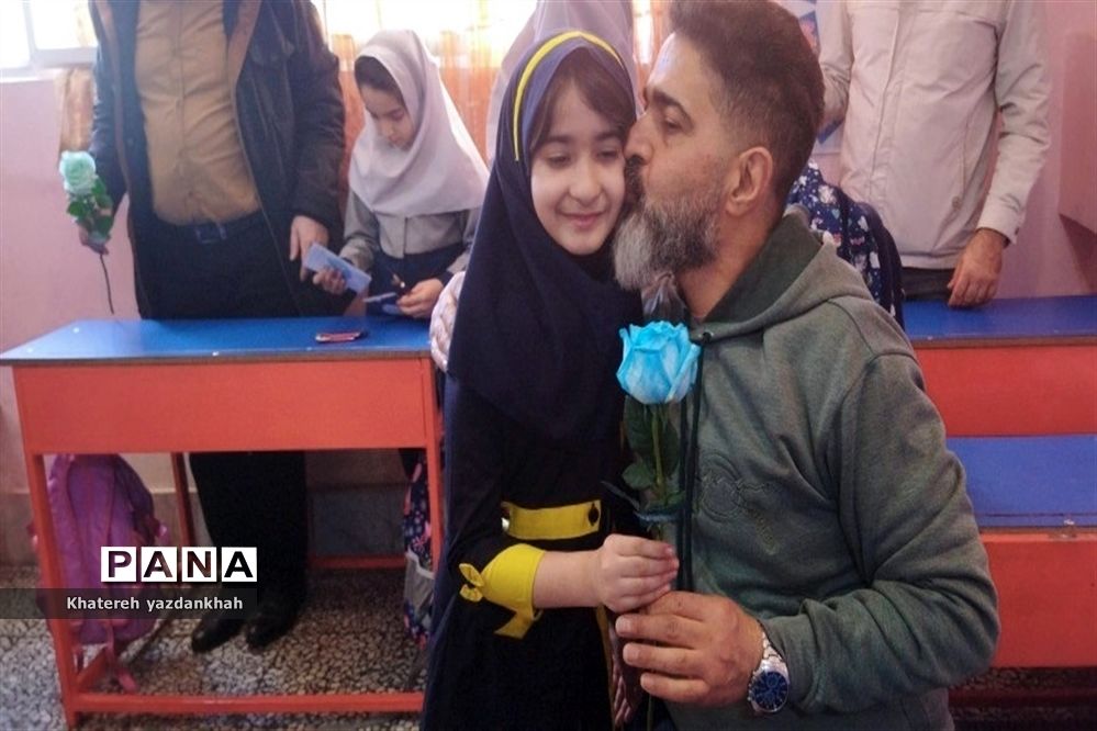 اجرای طرح اکرام پدران توسط دانش‌آموزان مدرسه مریم ملارد