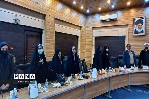 نشست پرسش و پاسخ شورای دانش‌آموزی با مسئولان صفادشت