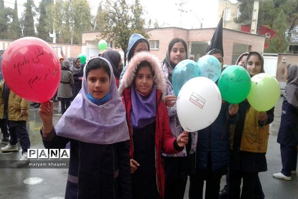 نواخته شدن زنگ انقلاب در دبستان‌های ناحیه 3 شیراز