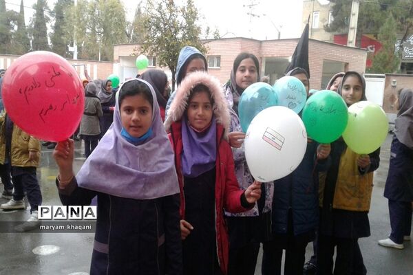 نواخته شدن زنگ انقلاب در دبستان‌های ناحیه 3 شیراز