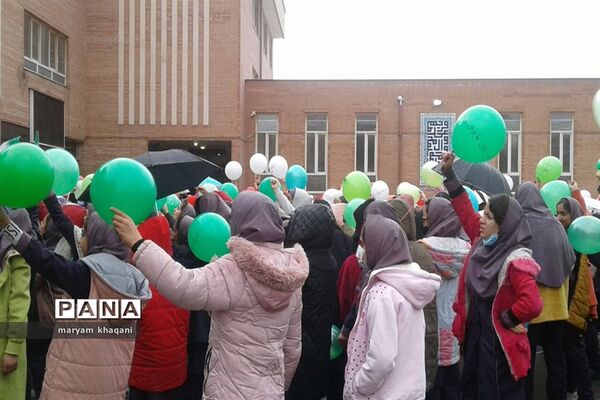 نواخته شدن زنگ انقلاب در دبستان‌های ناحیه 3 شیراز