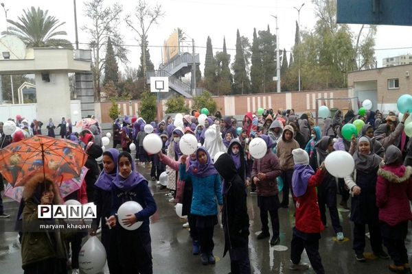 نواخته شدن زنگ انقلاب در دبستان‌های ناحیه 3 شیراز