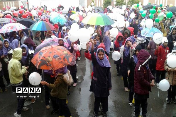 نواخته شدن زنگ انقلاب در دبستان‌های ناحیه 3 شیراز