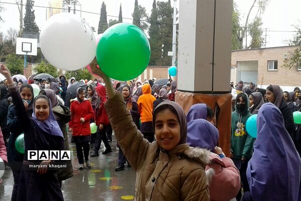 نواخته شدن زنگ انقلاب در دبستان‌های ناحیه 3 شیراز