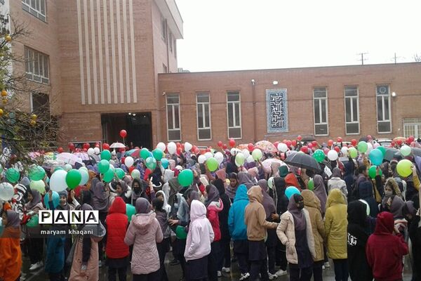نواخته شدن زنگ انقلاب در دبستان‌های ناحیه 3 شیراز