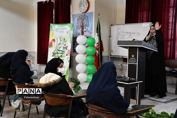جشن چهل و چهارمین سالگرد پیروزی انقلاب اسلامی در دبیرستان نورا ناحیه ۲ اهواز