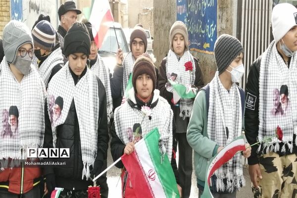 نواخته شدن زنگ انقلاب در مدارس اقلید استان فارس