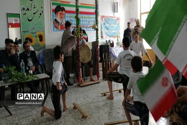 نواخته شدن زنگ انقلاب در مدارس اقلید استان فارس