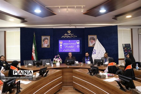 دیدار صمیمی دانش‌آموزان با مدیرکل و معاون پرورشی خراسان رضوی به مناسبت روز پدر