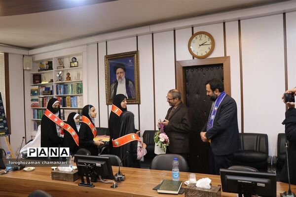 دیدار صمیمی دانش‌آموزان با مدیرکل و معاون پرورشی خراسان رضوی به مناسبت روز پدر