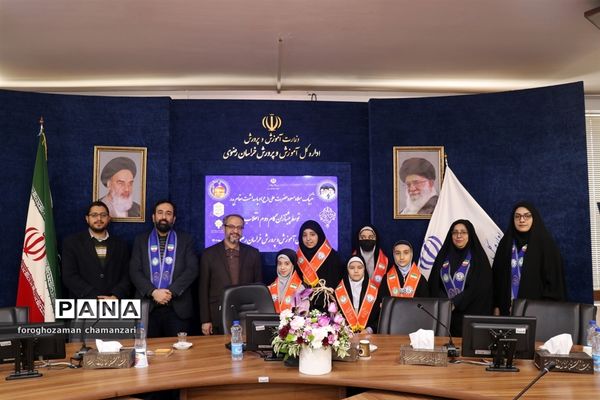 دیدار صمیمی دانش‌آموزان با مدیرکل و معاون پرورشی خراسان رضوی به مناسبت روز پدر