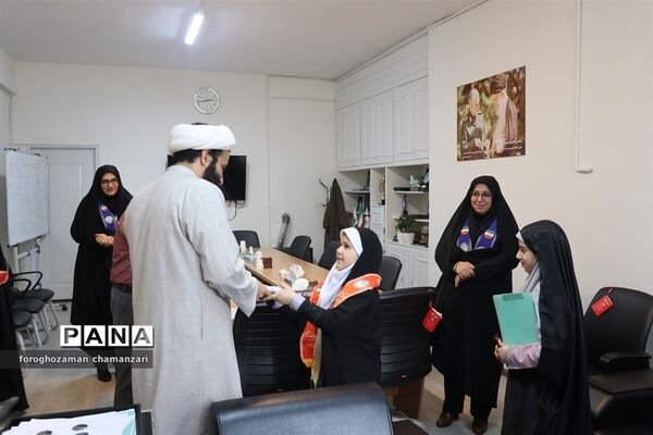 دیدار صمیمی دانش‌آموزان با مدیرکل و معاون پرورشی خراسان رضوی به مناسبت روز پدر