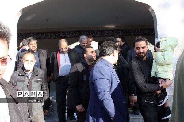 گلباران مزار شهدا در امام‌زاده هادی(ع) شهر جوادآباد