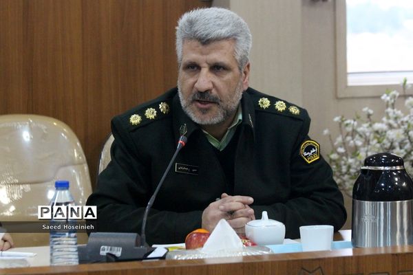 دیدار اعضای سازمان دانش‌آموزی قم با فرمانده انتظامی استان