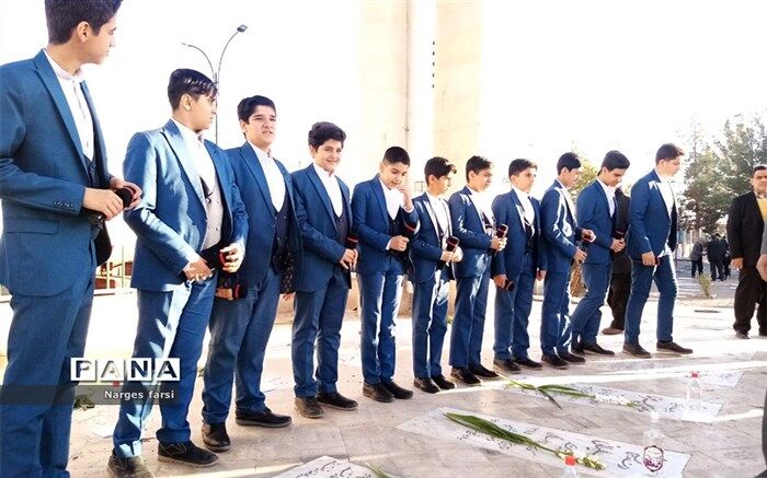 گلباران گلزار شهدای شهر جعفریه قم به‌مناسبت دهه فجر