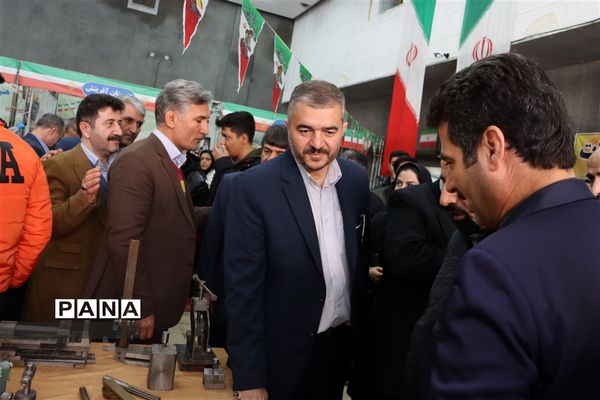 نمایشگاه دستاوردهای هنرآموزان هنرستان‌های ناحیه ۲ زنجان