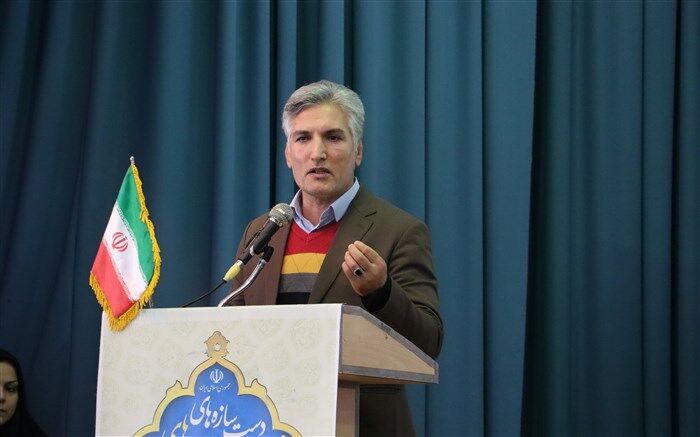 نمایشگاه دست‌سازه‌های دانش‌آموزی هنرستان‌های ناحیه ۲ زنجان برپا شد