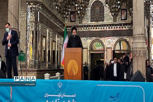 استقبال فرهنگیان و دانش‌آموزان منطقه کهریزک از رئیس‌جمهوری