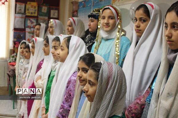 آمادگی دانش‌آموزان برای استقبال از دهه فجر