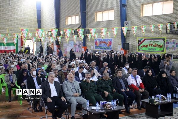 اجرای مراسم دهه فجر انقلاب اسلامی در مدارس بوشهر