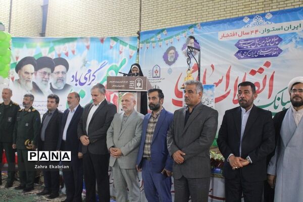اجرای مراسم دهه فجر انقلاب اسلامی در مدارس بوشهر