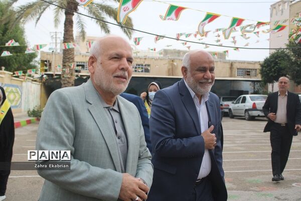 اجرای مراسم دهه فجر انقلاب اسلامی در مدارس بوشهر