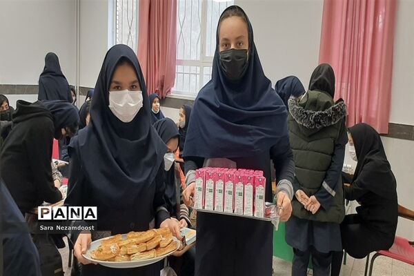 جشن میلاد حضرت علی(ع) و دهه مبارک فجر در دبیرستان حضرت معصومه(س)