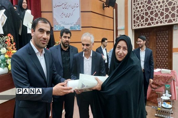 آیین تکریم و تجلیل از پیشکسوتان و فرهیختگان فرهنگی شهرستان طبس