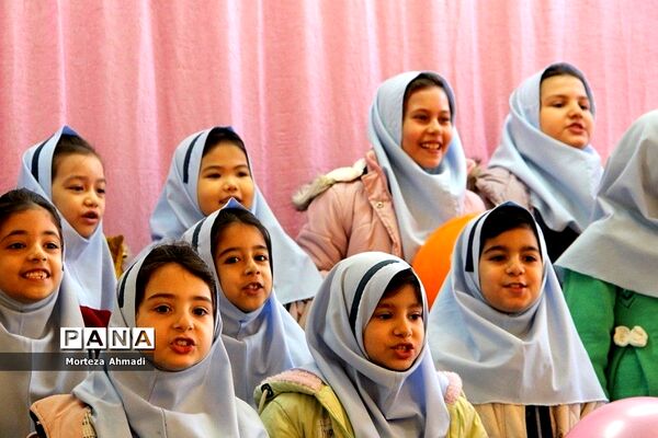 جشن پدر دختری دانش‌آموزان دبستان ام ابنین یک در شهرری