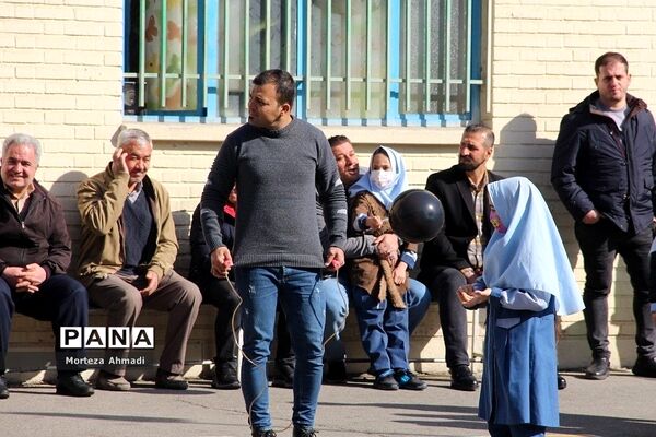جشن پدر دختری دانش‌آموزان دبستان ام ابنین یک در شهرری