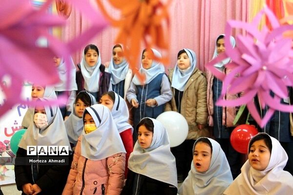 جشن پدر دختری دانش‌آموزان دبستان ام ابنین یک در شهرری
