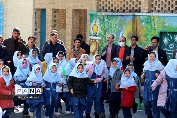 جشن پدر دختری دانش‌آموزان دبستان ام ابنین یک در شهرری