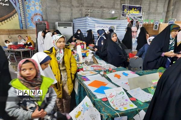حضور فعال دانش‌آموزان در ایام مبارک دهه فجر در نمازجمعه مصلی بزرگ شهرستان قدس