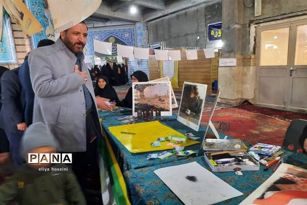 حضور فعال دانش‌آموزان در ایام مبارک دهه فجر در نمازجمعه مصلی بزرگ شهرستان قدس