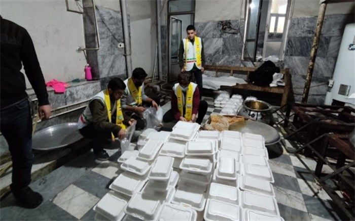 گروه‌های جهادی سازمان دانش‌آموزی در خط مقدم کمک به مردم مناطق زلزله‌زده خوی