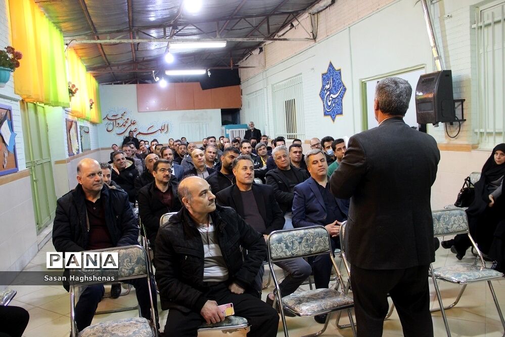 جلسه آموزش خانواده و گرامیداشت مقام پدردر آموزشگاه جلال آل احمد اسلامشهر