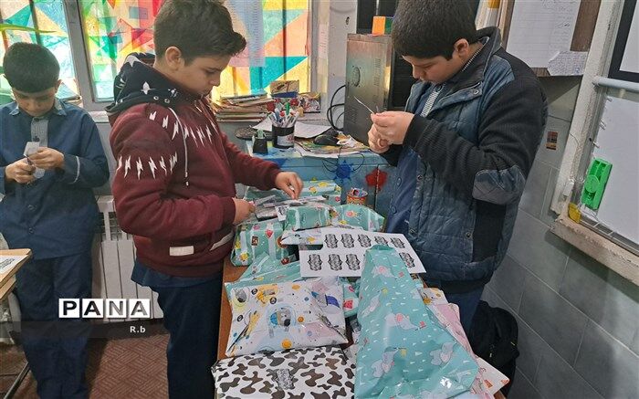 کار زیبای دانش‌آموزان یک آموزشگاه در بافق در روز میلاد حضرت علی