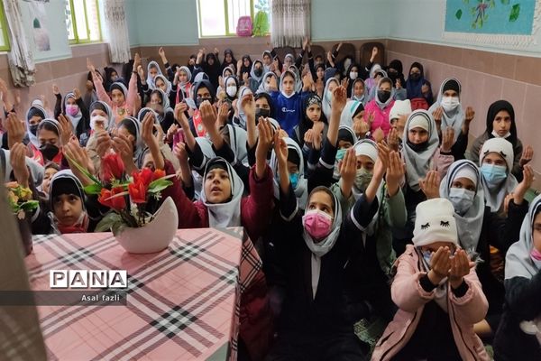 جشن ولادت حضرت علی علیه السلام در آموزشگاه شهیدان اقبال پور ناحیه چهار شیراز