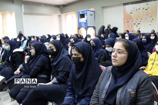 زنگ انقلاب در مدارس شهرستان سمنان نواخته شد