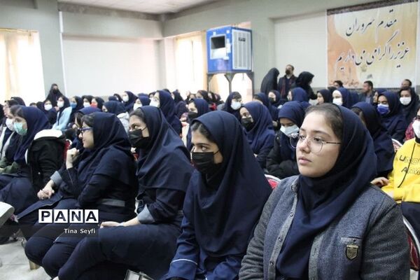 زنگ انقلاب در مدارس شهرستان سمنان نواخته شد