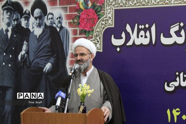 زنگ انقلاب در مدارس شهرستان سمنان نواخته شد