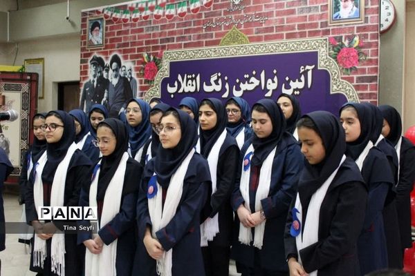 زنگ انقلاب در مدارس شهرستان سمنان نواخته شد