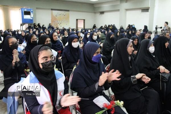 زنگ انقلاب در مدارس شهرستان سمنان نواخته شد