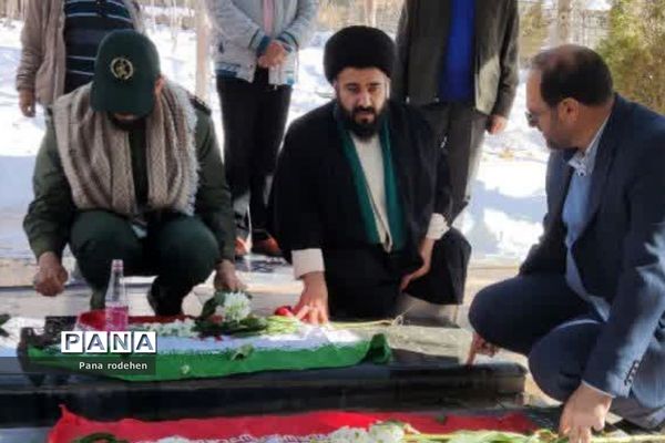 غباروبی و عطرافشانی شهدای آبعلی و دو شهید گمنام و شهدای سادات محله در رودهن