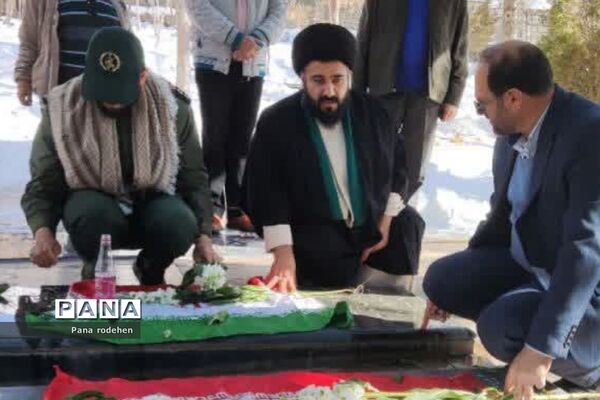 غباروبی و عطرافشانی شهدای آبعلی و دو شهید گمنام و شهدای سادات محله در رودهن