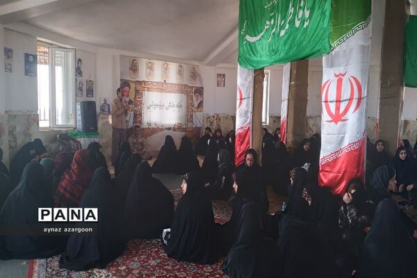 دانش‌آموزان قائمشهری در یادمان هفت تپه