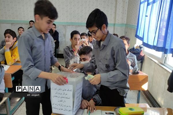 کمک به زلزله‌زدگان شهرستان خوی توسط دانش‌آموزان مدرسه دارالفنون شهریار