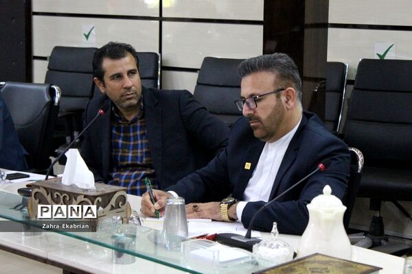 جلسه دبیرخانه استانی اولین دوره پویش کتابخوانی  هیس‌طوری در بوشهر