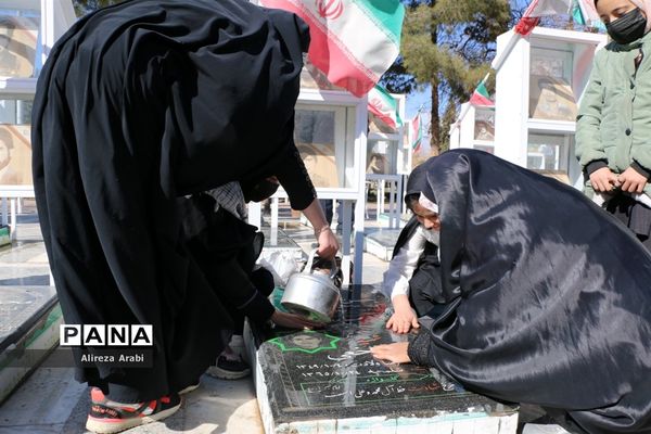 برگزاری نماز جمعه با حضور پرشور مردم کاشمر