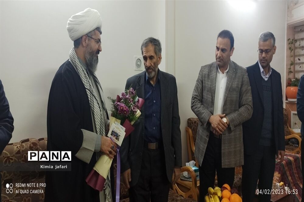 مراسم تجلیل از برادر و فرزند شهید امامی در کاشمر